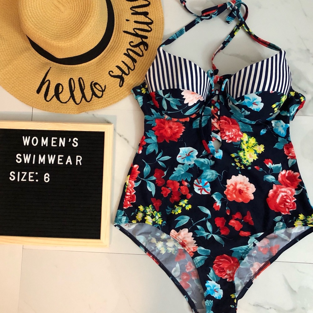 🌸NWOT floral halter one piece swimsuit👙